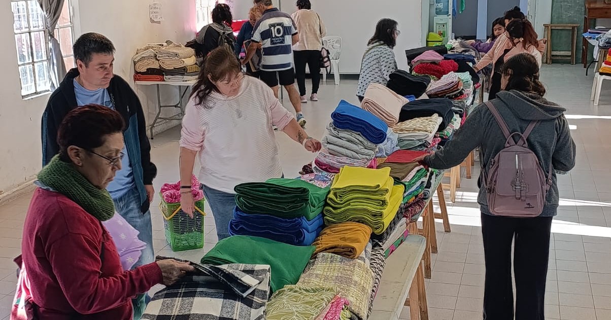 Exitosa nueva edición de la Feria de Telas en la Sala Hugo del Carril