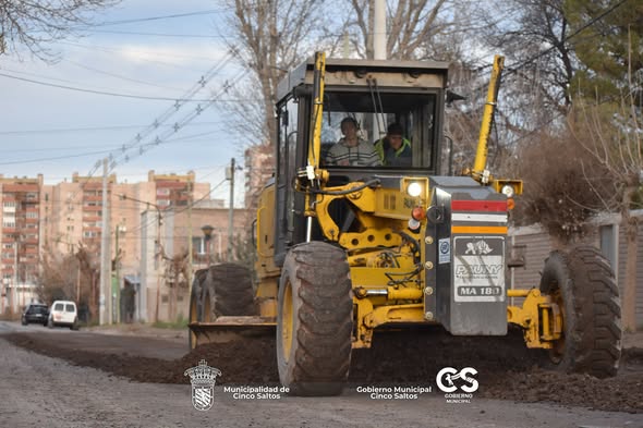 Nivelación de calles en sector Julián Romero